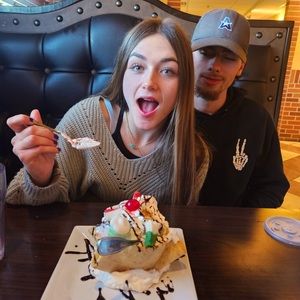 Meet your Posher, Kayley